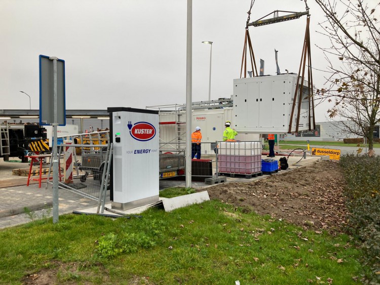 Tankstation in de takels